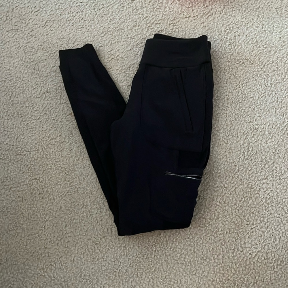 Athleta highlands hybrid cargo tight 6T good used condition